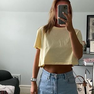 The polly tee in yellow